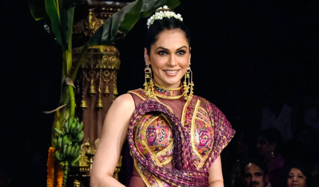 bollywood wrap up isha koppikar describes herself as an andhbhakt