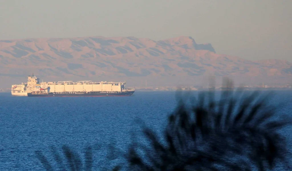 houthi missile attack on saudi tanker daisy tensions escalate in the gulf of aden houthi missile attack on saudi tanker daisy tensions escalate in the gulf of aden