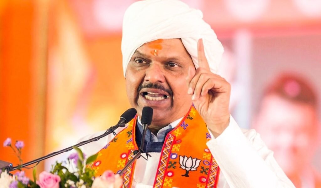 अब Mumbai के Taxi-Auto Drivers को मराठी सीखने के लिए पूरे 365 दिन, Fadnavis का फैसला अब Mumbai के Taxi-Auto Drivers को मराठी सीखने के लिए पूरे 365 दिन, Fadnavis का फैसला