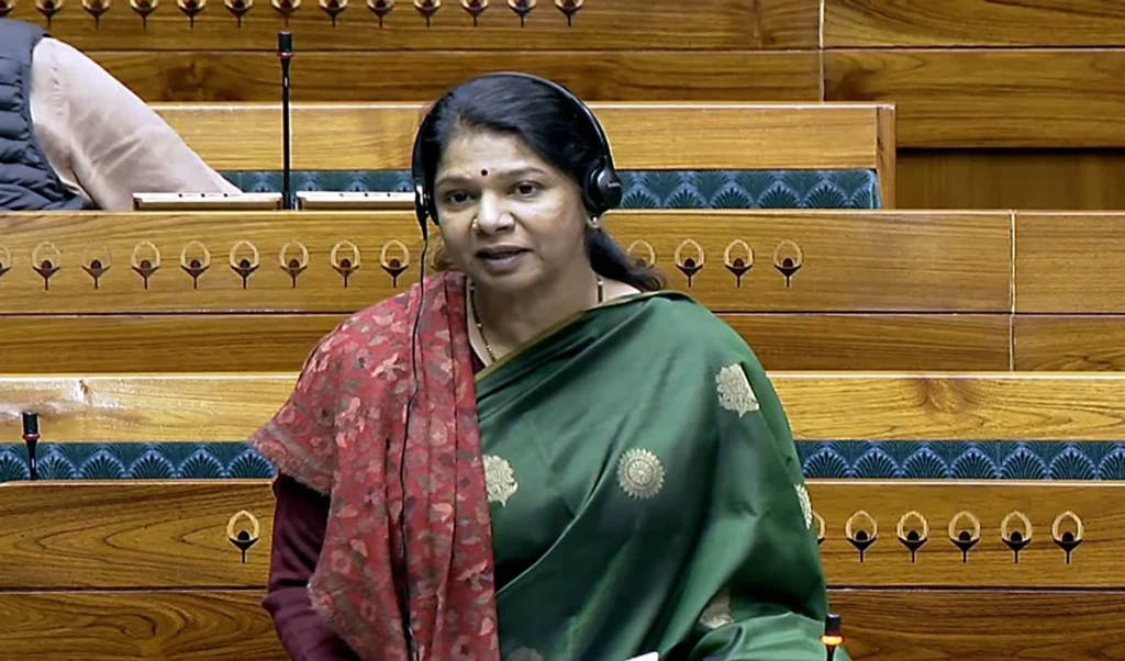क्या DMK अब NDA के साथ? Kanimozhi की ‘चाय पर चर्चा’ ने खोले नए सियासी रास्ते क्या DMK अब NDA के साथ? Kanimozhi की ‘चाय पर चर्चा’ ने खोले नए सियासी रास्ते