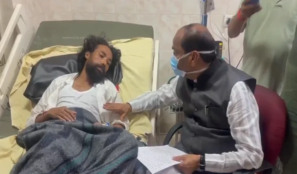 झारखंड में छात्रों का विरोध-प्रदर्शन 20वें दिन भी जारी, देवेंद्र महतो से मिले पूर्व CM रघुबर दास, हेमंत सरकार को दी चेतावनी झारखंड में छात्रों का विरोध-प्रदर्शन 20वें दिन भी जारी, देवेंद्र महतो से मिले पूर्व CM रघुबर दास, हेमंत सरकार को दी चेतावनी