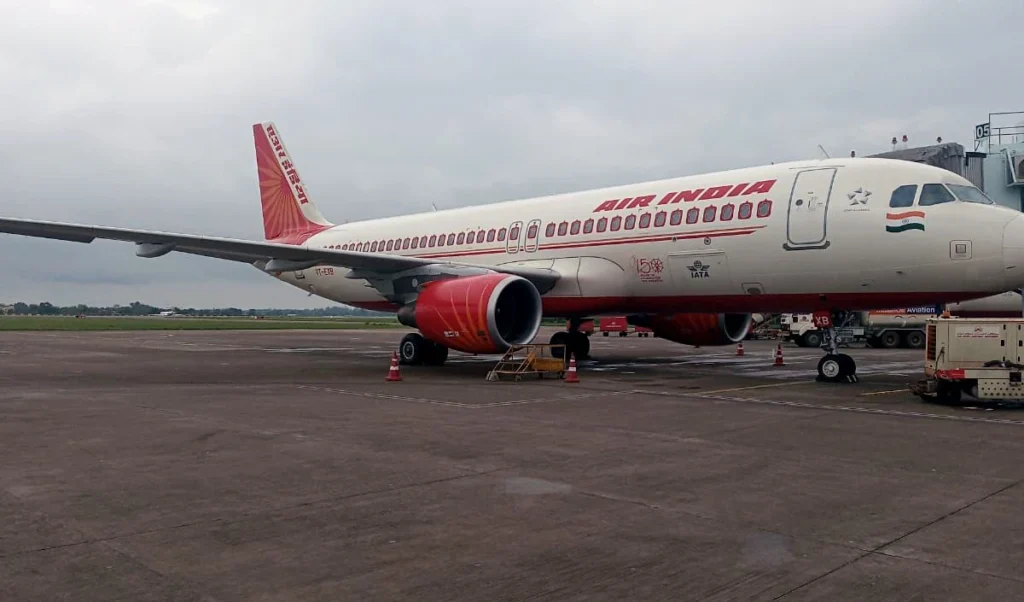 नशे में Pilot! Air India Phuket-Delhi उड़ान के कैप्टन का डोप टेस्ट पॉजिटिव, बढ़ा दबाव नशे में Pilot! Air India Phuket-Delhi उड़ान के कैप्टन का डोप टेस्ट पॉजिटिव, बढ़ा दबाव