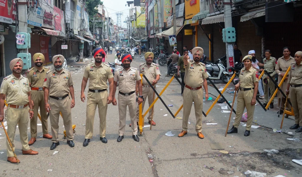 पंजाब पुलिस को बड़ी सफलता! मलेशिया से डिपोर्ट किए गए बंबीहा गैंग के 3 मोस्ट वांटेड गैंगस्टर गिरफ्तार, ISI कनेक्शन का खुलासा! पंजाब पुलिस को बड़ी सफलता! मलेशिया से डिपोर्ट किए गए बंबीहा गैंग के 3 मोस्ट वांटेड गैंगस्टर गिरफ्तार, ISI कनेक्शन का खुलासा!