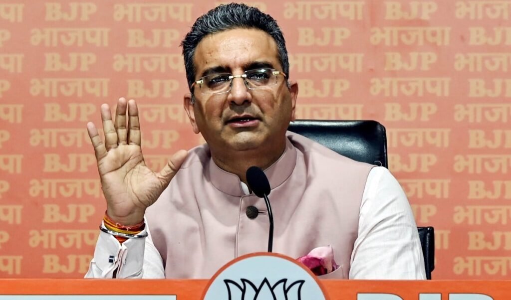 बीजेपी ने Punjab की AAP सरकार को बताया ‘हिटलर’, कर्मचारियों पर कार्रवाई को लेकर घेरा बीजेपी ने Punjab की AAP सरकार को बताया ‘हिटलर’, कर्मचारियों पर कार्रवाई को लेकर घेरा