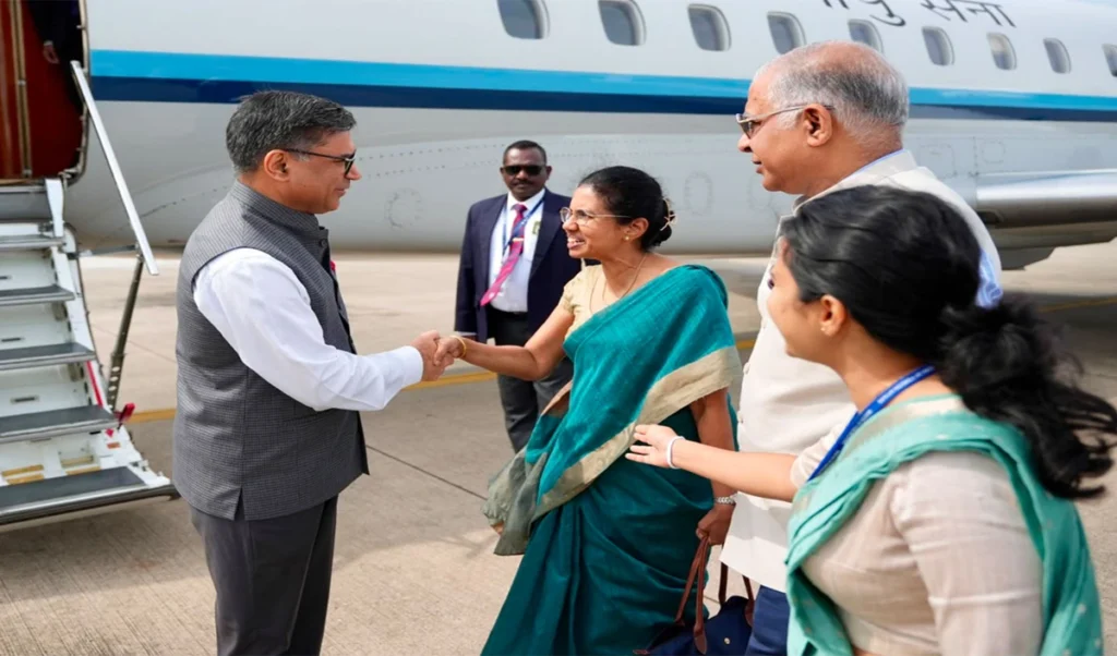 भारत-श्रीलंका संबंधों में नई ऊर्जा: Foreign Secretary Vikram Misri ने कोलंबो में Bilateral Projects की समीक्षा की भारत-श्रीलंका संबंधों में नई ऊर्जा: Foreign Secretary Vikram Misri ने कोलंबो में Bilateral Projects की समीक्षा की