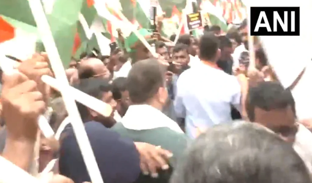 युवा समाधान चाहते हैं, बयानबाजी नहीं: Tejashwi Yadav के नेतृत्व में RJD का Raj Bhavan मार्च युवा समाधान चाहते हैं, बयानबाजी नहीं: Tejashwi Yadav के नेतृत्व में RJD का Raj Bhavan मार्च