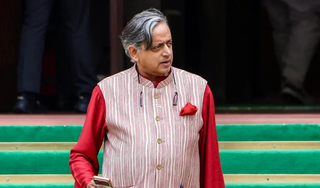 वंदे मातरम की अनिवार्यता पर शशि थरूर को होने लगी चिंता, बोले- नतीजा उलटा न हो जाए वंदे मातरम की अनिवार्यता पर शशि थरूर को होने लगी चिंता, बोले- नतीजा उलटा न हो जाए