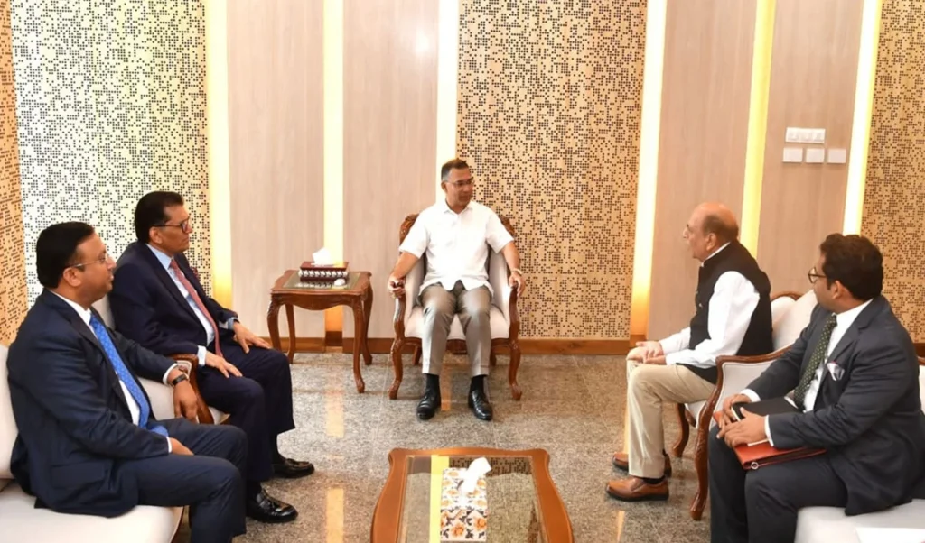शेख हसीना के Extradition पर अड़ा Bangladesh: PM Tarique Rahman ने Dinesh Trivedi से की बड़ी मांग शेख हसीना के Extradition पर अड़ा Bangladesh: PM Tarique Rahman ने Dinesh Trivedi से की बड़ी मांग