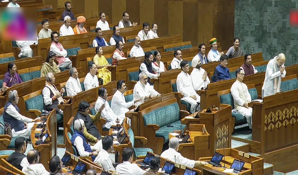 संसद में FCRA बिल पर संग्राम: JPC को भेजा गया विधेयक, विपक्ष ने बताया अल्पसंख्यक विरोधी संसद में FCRA बिल पर संग्राम: JPC को भेजा गया विधेयक, विपक्ष ने बताया अल्पसंख्यक विरोधी