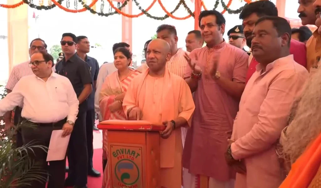 सांसद जी आज भाषण नहीं दिए, लगता है दावत…CM योगी ने रविकिशन पर ली चुटकी सांसद जी आज भाषण नहीं दिए, लगता है दावत…CM योगी ने रविकिशन पर ली चुटकी
