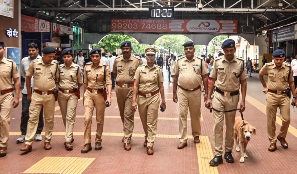 Ahmedabad-Surat Courts को Bomb Threat, ईमेल से हड़कंप; सुरक्षाकर्मी अलर्ट पर Ahmedabad-Surat Courts को Bomb Threat, ईमेल से हड़कंप; सुरक्षाकर्मी अलर्ट पर