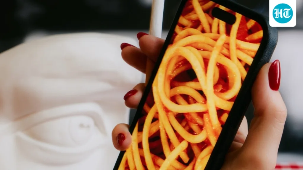 At Restaurants, Phones Are Becoming the New Cigarettes