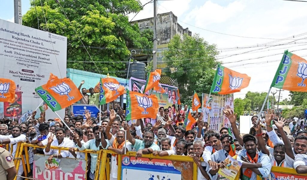 BJP ने UP Assembly Elections 2027 के लिए बनाई रणनीति, Lucknow और Mathura में होंगी बैठकें BJP ने UP Assembly Elections 2027 के लिए बनाई रणनीति, Lucknow और Mathura में होंगी बैठकें