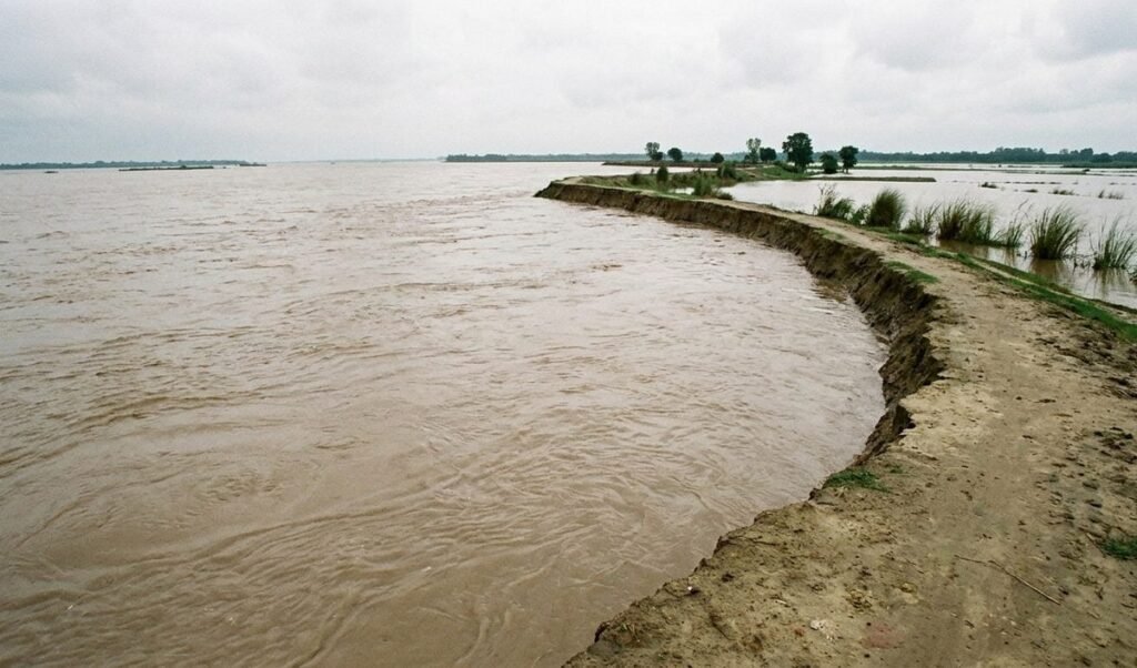 Bihar Flood: 13 जिलों में 34 लाख लोग प्रभावित, सुल्तानगंज में Ganga का जलस्तर रिकॉर्ड ऊंचाई पर