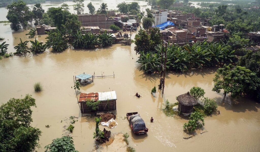 Bihar Flood: CM Samrat Chaudhary का हवाई सर्वेक्षण, Ganga किनारे 13 ज़िले हाई अलर्ट पर Bihar Flood: CM Samrat Chaudhary का हवाई सर्वेक्षण, Ganga किनारे 13 ज़िले हाई अलर्ट पर