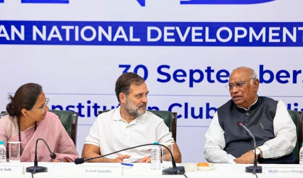 CEC Gyanesh Kumar को क्यों मिली कानूनी छूट? Rahul Gandhi ने PM Modi पर साधा तीखा निशाना CEC Gyanesh Kumar को क्यों मिली कानूनी छूट? Rahul Gandhi ने PM Modi पर साधा तीखा निशाना