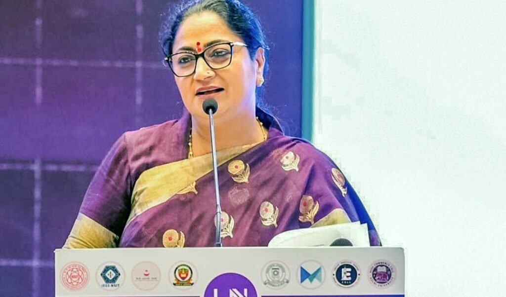 Delhi Women Safety पर बोलीं CM Rekha Gupta, लड़कियों पर पाबंदियों के बजाय लड़कों की परवरिश पर दें ध्यान Delhi Women Safety पर बोलीं CM Rekha Gupta, लड़कियों पर पाबंदियों के बजाय लड़कों की परवरिश पर दें ध्यान