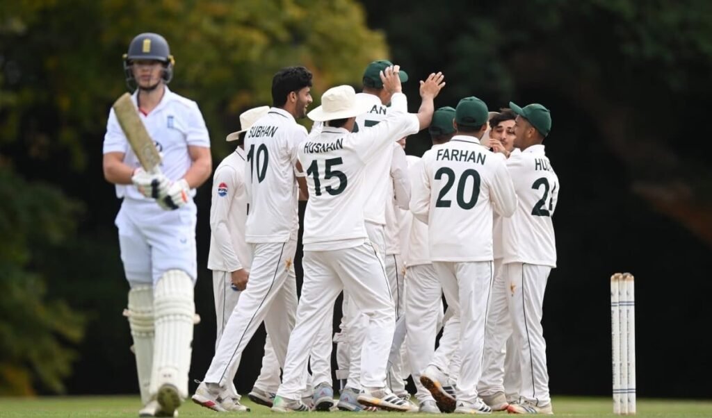 England Tour पर गई Pakistan U19 Team से जुड़ी बड़ी चूक, Hotel के बाहर हुआ प्रोटेस्ट England Tour पर गई Pakistan U19 Team से जुड़ी बड़ी चूक, Hotel के बाहर हुआ प्रोटेस्ट