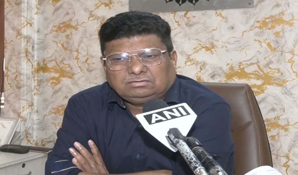 Gwalior Building Collapse: ग्वालियर में मकान गिरने से मां-बेटे की मौत, क्या जर्जर इमारतों पर Action में हुई देरी? Gwalior Building Collapse: ग्वालियर में मकान गिरने से मां-बेटे की मौत, क्या जर्जर इमारतों पर Action में हुई देरी?
