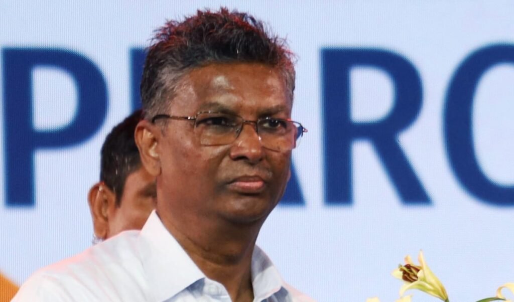 Karnataka में ED का बड़ा एक्शन: PWD मंत्री सतीश जारकीहोली और सांसद बेटी प्रियंका के 18 ठिकानों पर छापेमारी, मनी लॉन्ड्रिंग से जुड़ा मामला Karnataka में ED का बड़ा एक्शन: PWD मंत्री सतीश जारकीहोली और सांसद बेटी प्रियंका के 18 ठिकानों पर छापेमारी, मनी लॉन्ड्रिंग से जुड़ा मामला