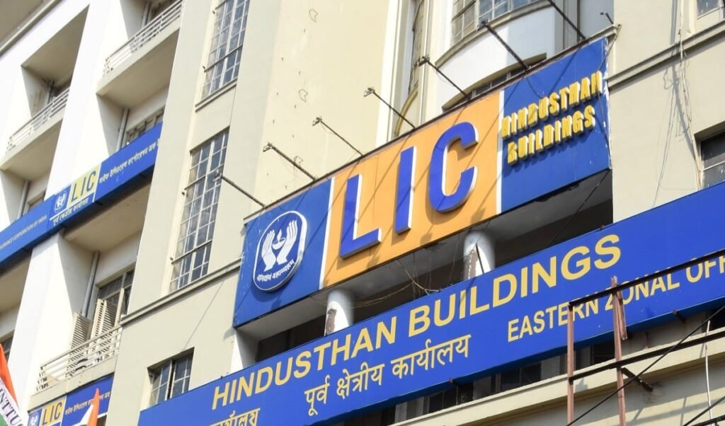 LIC ने 70वीं सालगिरह पर लॉन्च कीं 2 नई योजनाएं! 'बीमा प्लेटिनम' बनाएगी वेल्थ, 'जीवन रक्षा' देगी परिवार को पक्की सुरक्षा, पढ़ें पूरी डिटेल LIC ने 70वीं सालगिरह पर लॉन्च कीं 2 नई योजनाएं! 'बीमा प्लेटिनम' बनाएगी वेल्थ, 'जीवन रक्षा' देगी परिवार को पक्की सुरक्षा, पढ़ें पूरी डिटेल