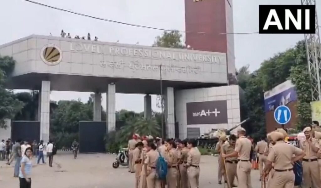 LPU में रातभर हंगामा, सुबह फिर हाईवे जाम; रेप के दावे पर Punjab Police ने क्या कहा?