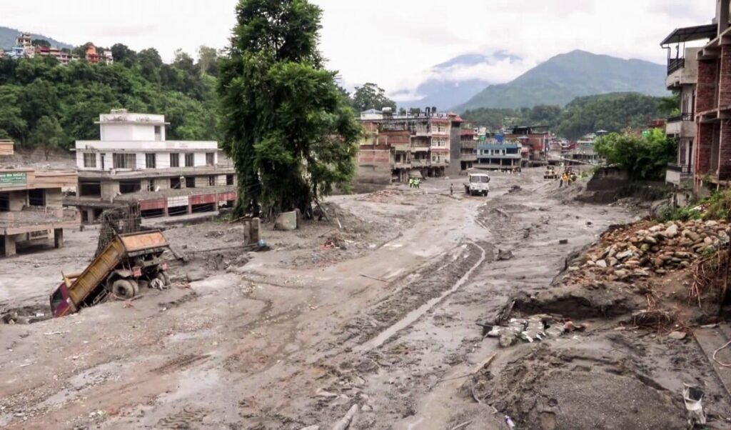 Nepal Flood Crisis | नेपाल में प्राकृतिक आपदा से भीषण तबाही! 950 से ज्यादा की जान गई, PM बालेन शाह बोले- यह क्लाइमेट चेंज का असर Nepal Flood Crisis | नेपाल में प्राकृतिक आपदा से भीषण तबाही! 950 से ज्यादा की जान गई, PM बालेन शाह बोले- यह क्लाइमेट चेंज का असर
