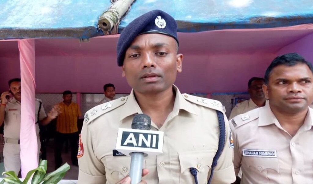 Odisha Bandh बेअसर, Bhubaneswar में खुले रहे बाजार और दफ्तर, हिरासत में लिए गए कई प्रदर्शनकारी Odisha Bandh बेअसर, Bhubaneswar में खुले रहे बाजार और दफ्तर, हिरासत में लिए गए कई प्रदर्शनकारी