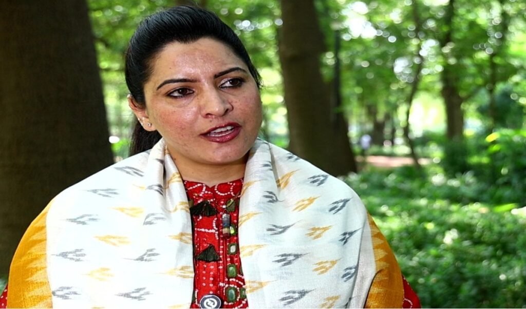 PoJK में 4 महीने से Internet बंद और हिंसा, एक्टिविस्ट तस्लीमा अख्तर ने Pakistan को किया बेनकाब PoJK में 4 महीने से Internet बंद और हिंसा, एक्टिविस्ट तस्लीमा अख्तर ने Pakistan को किया बेनकाब