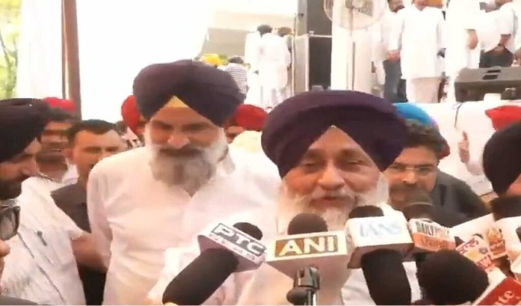 Rajasansi में Punjab Bachao Rally से Sukhbir Badal का AAP पर वार, Arvind Kejriwal पर उठाए सवाल Rajasansi में Punjab Bachao Rally से Sukhbir Badal का AAP पर वार, Arvind Kejriwal पर उठाए सवाल