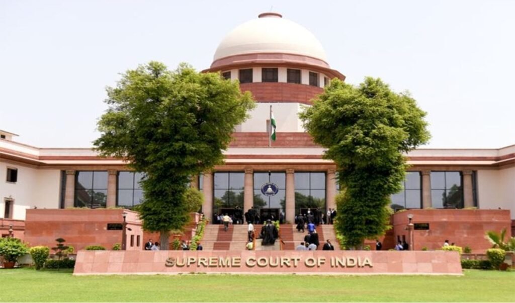 Social Media पर नाबालिगों के अकाउंट को लेकर Supreme Court का Centre को निर्देश, नियमों पर करें विचार Social Media पर नाबालिगों के अकाउंट को लेकर Supreme Court का Centre को निर्देश, नियमों पर करें विचार