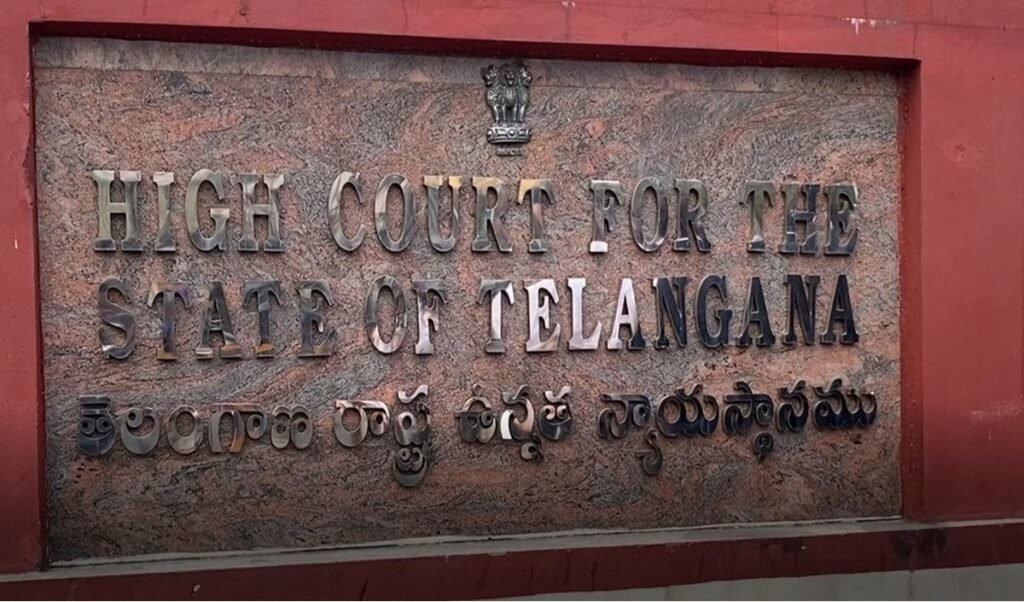 Telangana Assembly Gate पर महिला BRS विधायकों से बदसलूकी, High Court ने DGP को दिया पुलिस पहचान का आदेश Telangana Assembly Gate पर महिला BRS विधायकों से बदसलूकी, High Court ने DGP को दिया पुलिस पहचान का आदेश
