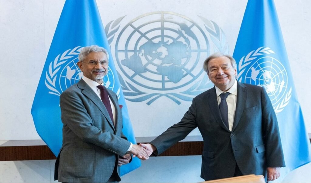 UN मुख्यालय में Antonio Guterres से मिले जयशंकर, ग्लोबल साउथ और पश्चिम एशिया पर चर्चा UN मुख्यालय में Antonio Guterres से मिले जयशंकर, ग्लोबल साउथ और पश्चिम एशिया पर चर्चा