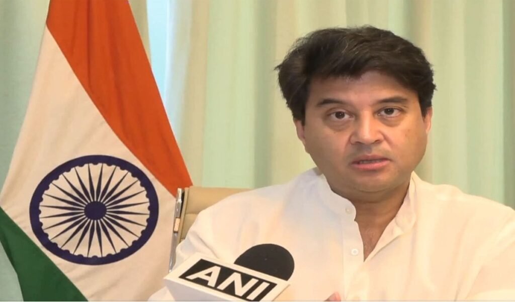 UPI पर ग्राहकों से कोई शुल्क नहीं, Jyotiraditya Scindia ने समझाया MDR का नया नियम UPI पर ग्राहकों से कोई शुल्क नहीं, Jyotiraditya Scindia ने समझाया MDR का नया नियम