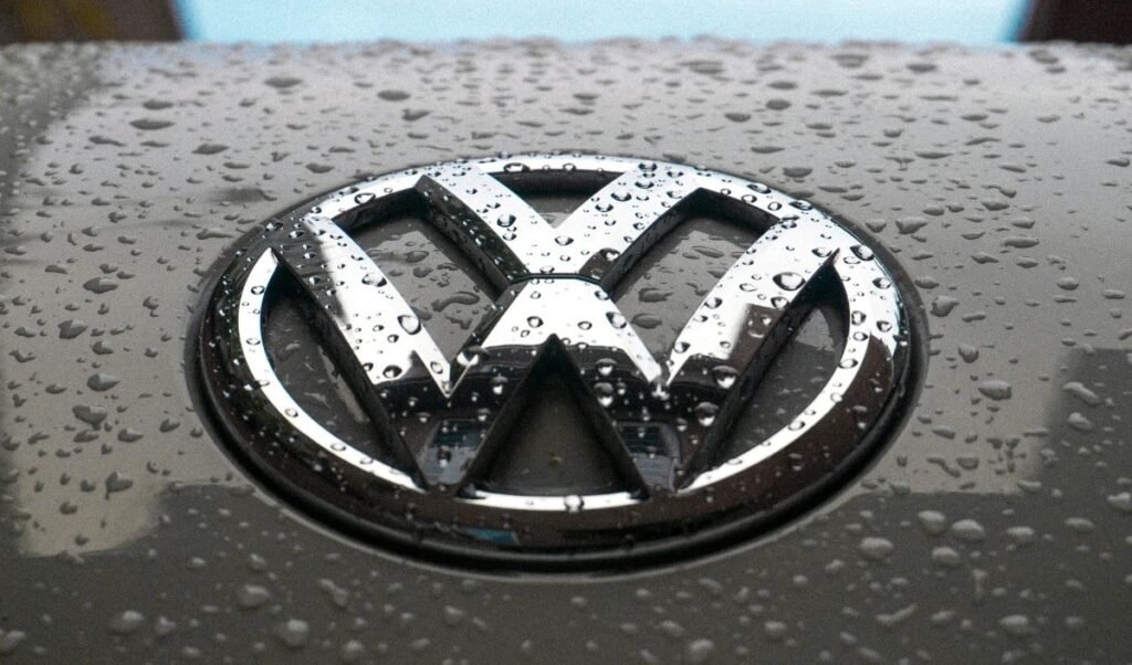 Volkswagen का 89 साल का सबसे बड़ा Restructuring Plan, 1 लाख Job Cut से बाजार में हलचल