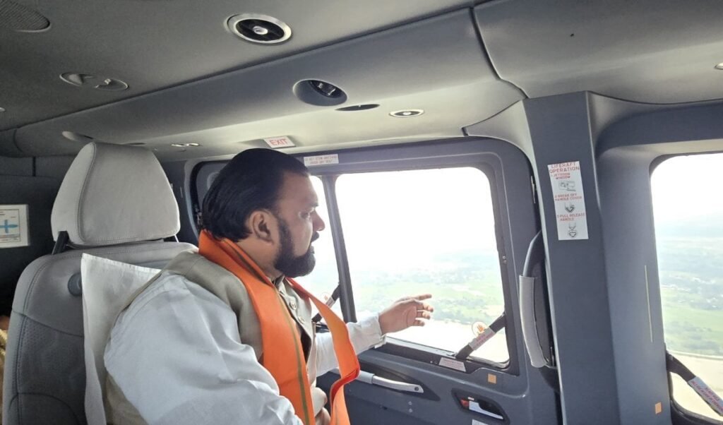 West Champaran Flood: CM Samrat Choudhary ने किया हवाई सर्वेक्षण, राहत शिविरों का लिया जायजा West Champaran Flood: CM Samrat Choudhary ने किया हवाई सर्वेक्षण, राहत शिविरों का लिया जायजा
