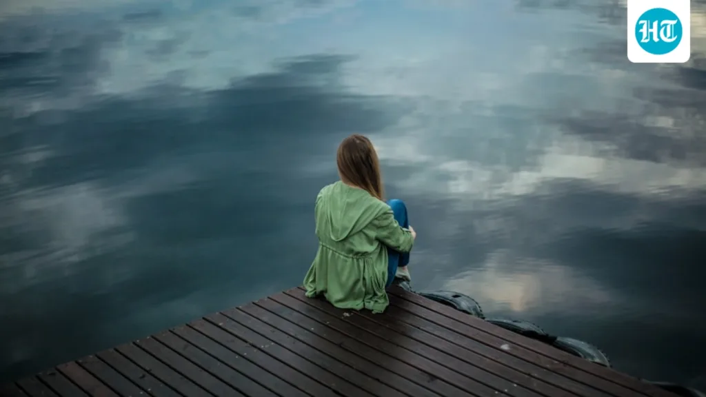 Why do you feel lonely even when you’re surrounded by people? A psychologist explains the hidden reason