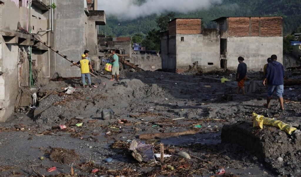death toll from flash floods in nepal rises to 1127 police