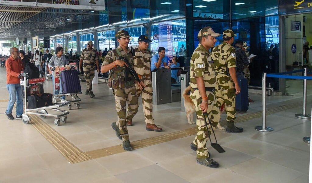 आकाश छूने की तैयारी… अगले 10 सालों में भारत को मिलेंगे 100 नए एयरपोर्ट, सरकार खर्च करेगी लगभग 30,000 करोड़ रुपये आकाश छूने की तैयारी… अगले 10 सालों में भारत को मिलेंगे 100 नए एयरपोर्ट, सरकार खर्च करेगी लगभग 30,000 करोड़ रुपये