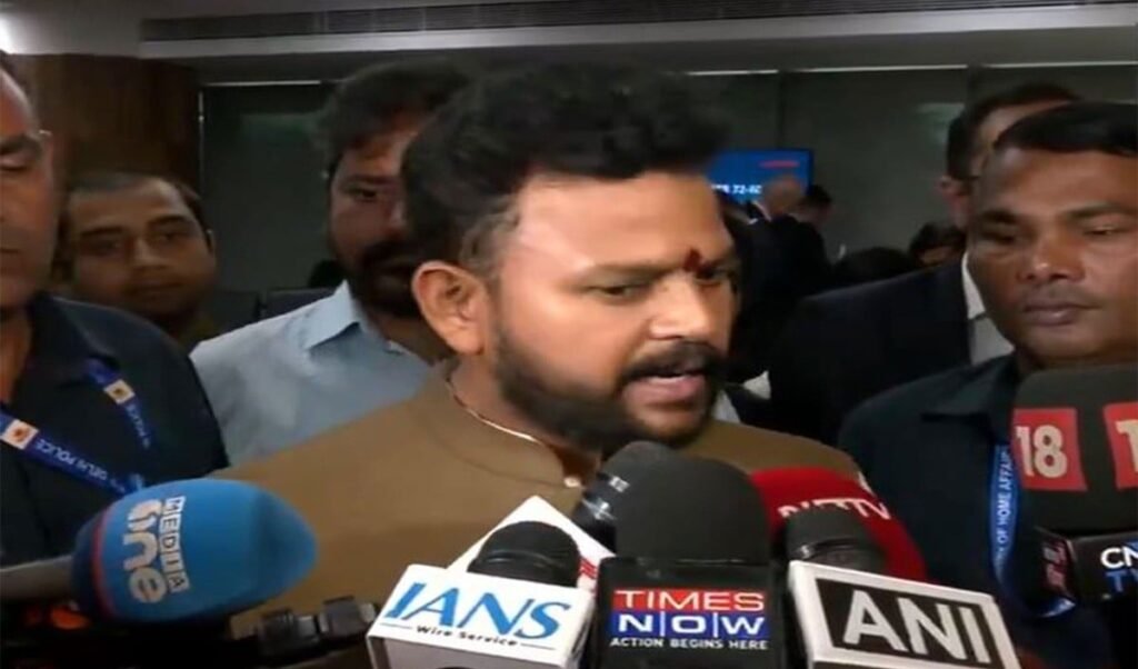एयर इंडिया की फुकेत-दिल्ली फ़्लाइट की AAIB जांच चल रही है, DGCA पायलट टेस्टिंग के नियमों की समीक्षा कर रहा है: एविएशन मिनिस्टर एयर इंडिया की फुकेत-दिल्ली फ़्लाइट की AAIB जांच चल रही है, DGCA पायलट टेस्टिंग के नियमों की समीक्षा कर रहा है: एविएशन मिनिस्टर
