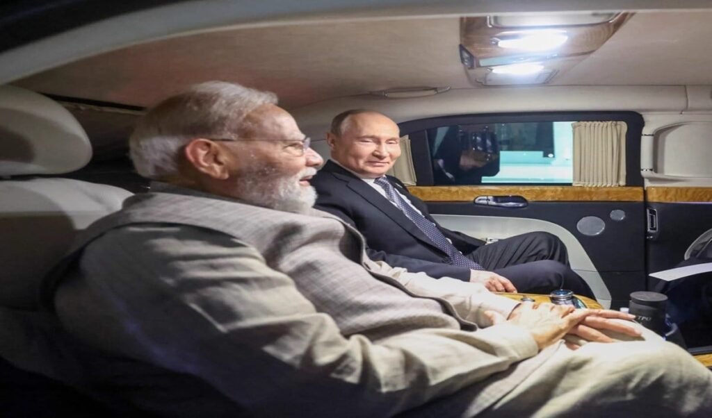 कार से उतरना भूले मोदी-पुतिन, अंदर बना सबसे खतरनाक प्लान! कार से उतरना भूले मोदी-पुतिन, अंदर बना सबसे खतरनाक प्लान!