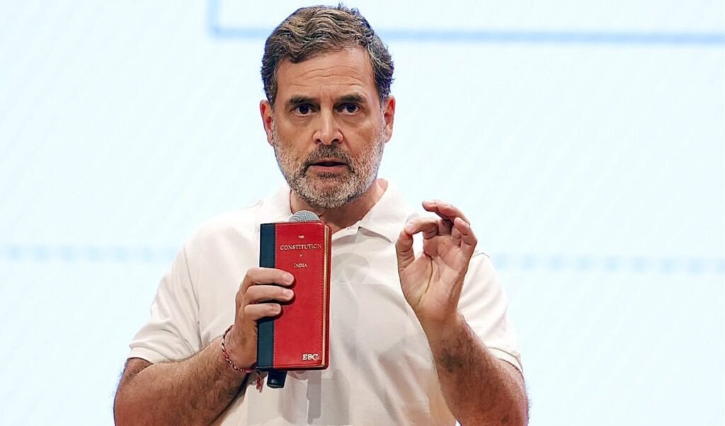 तेज लहरों में तैरने और उथल-पुथल का जिक्र, Rahul Gandhi की पोस्ट ने खींचा ध्यान तेज लहरों में तैरने और उथल-पुथल का जिक्र, Rahul Gandhi की पोस्ट ने खींचा ध्यान