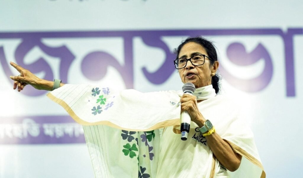 नंदीग्राम के बाद ममता को एक और झटका, TMC के रेजीनगर उम्मीदवार ने उपचुनाव से वापस लिया नाम नंदीग्राम के बाद ममता को एक और झटका, TMC के रेजीनगर उम्मीदवार ने उपचुनाव से वापस लिया नाम