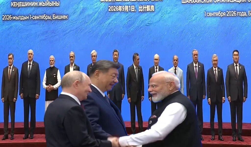 बिश्केक में मोदी-जिनपिंग ने मिलाया हाथ, जानें SCO शिखर सम्मेलन में आज क्या-क्या खास होगा? बिश्केक में मोदी-जिनपिंग ने मिलाया हाथ, जानें SCO शिखर सम्मेलन में आज क्या-क्या खास होगा?