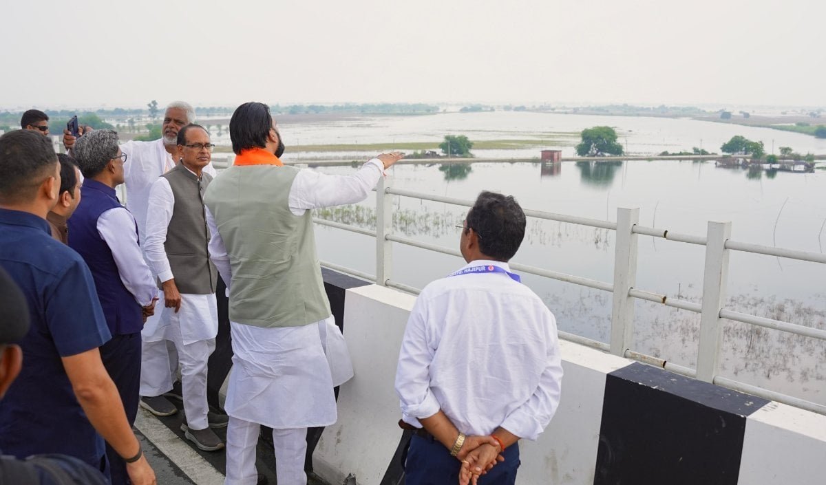 बिहार में Flood से 50 लाख लोग प्रभावित, Shivraj Singh Chouhan ने हर संभव मदद का दिया भरोसा बिहार में Flood से 50 लाख लोग प्रभावित, Shivraj Singh Chouhan ने हर संभव मदद का दिया भरोसा