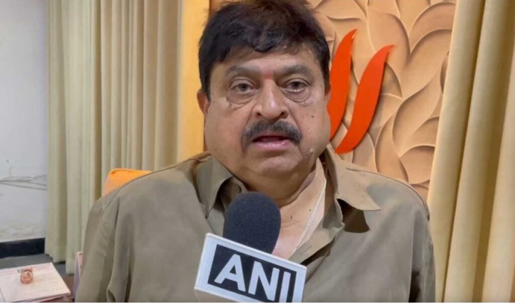 भगवान राम-शिव पर टिप्पणी से हिंदू समाज को बांट रहे CM Revanth Reddy, BJP ने मांगी माफी भगवान राम-शिव पर टिप्पणी से हिंदू समाज को बांट रहे CM Revanth Reddy, BJP ने मांगी माफी