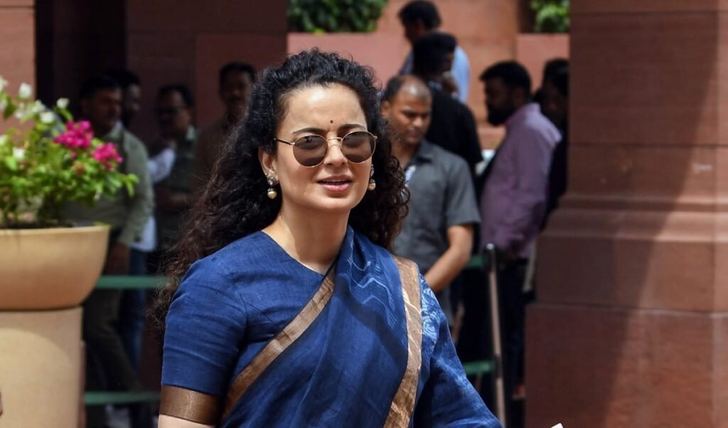 ‘मुझे झूठे वादे मत सुनाओ’, MPLADS फंड खर्च न होने पर भड़कीं Kangana Ranaut, मंडी के अधिकारियों को लगाई फटकार ‘मुझे झूठे वादे मत सुनाओ’, MPLADS फंड खर्च न होने पर भड़कीं Kangana Ranaut, मंडी के अधिकारियों को लगाई फटकार