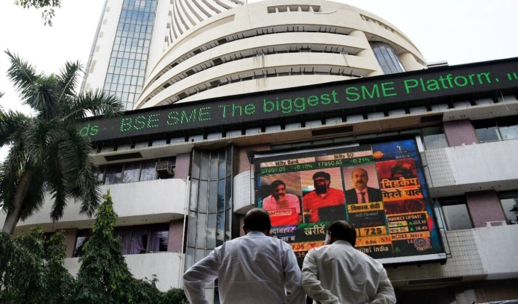 लगातार तीसरे दिन गिरावट से निवेशक सहमे, Crude Oil और बिकवाली ने Sensex-Nifty को डुबोया लगातार तीसरे दिन गिरावट से निवेशक सहमे, Crude Oil और बिकवाली ने Sensex-Nifty को डुबोया