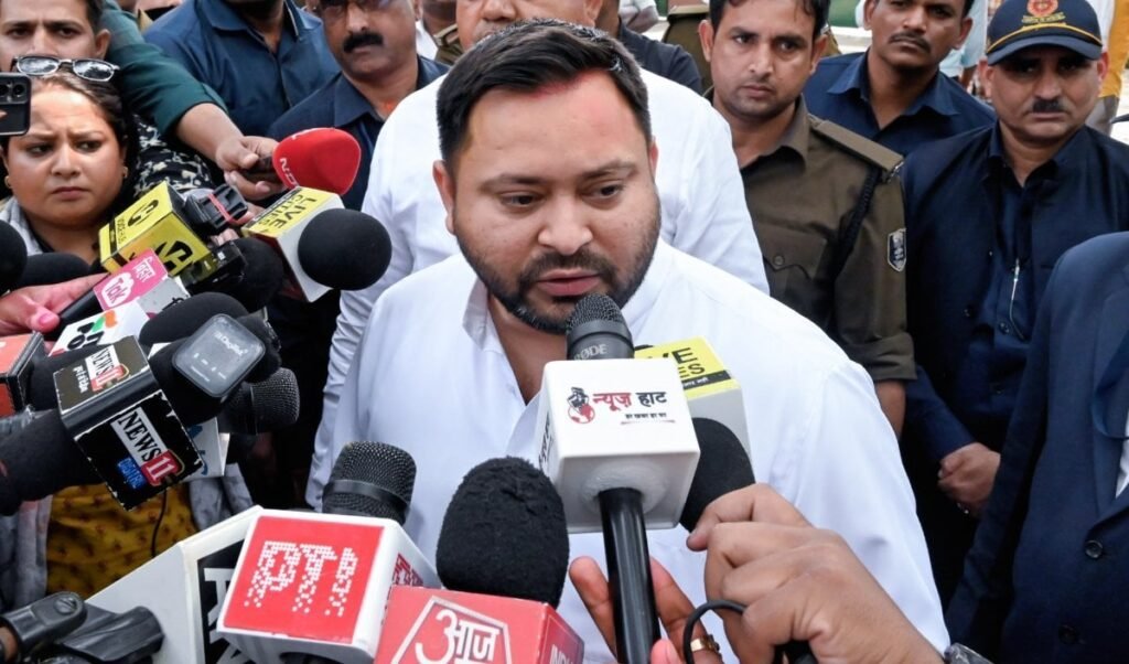 लोकतंत्र के खिलाफ साजिश रचने वालों को हो जेल: INDIA बैठक से पहले बोले Tejashwi Yadav लोकतंत्र के खिलाफ साजिश रचने वालों को हो जेल: INDIA बैठक से पहले बोले Tejashwi Yadav