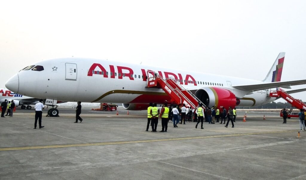 Air India Hijack Scare | हाईजैक के डर से सहमी फ्लाइट! एयर इंडिया के विमान ने ‘Squawk-7500’ अलर्ट के बाद जयपुर में की इमरजेंसी लैंडिंग Air India Hijack Scare | हाईजैक के डर से सहमी फ्लाइट! एयर इंडिया के विमान ने ‘Squawk-7500’ अलर्ट के बाद जयपुर में की इमरजेंसी लैंडिंग